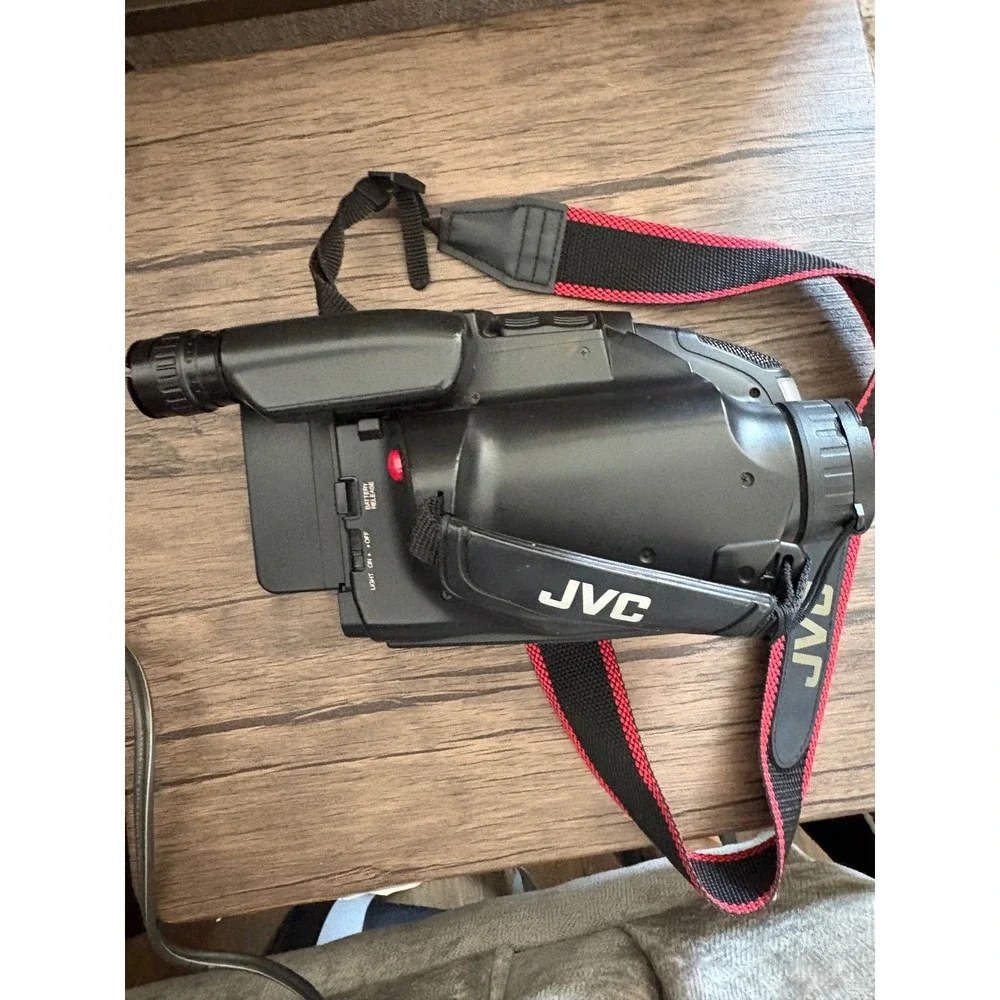 JVC GR-AX75U Compact VHS Videomovie Camcorder 20x Digital Zoom Vintage 1994